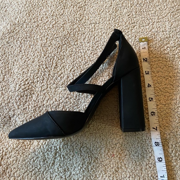 🌸 Call it Spring 🌸 “Adiralla” strappy black heel - Picture 9 of 10